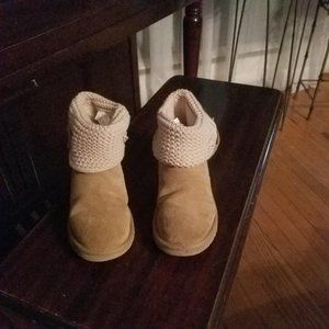 Girls Size 3 Tan ugg boots Knit top with side button